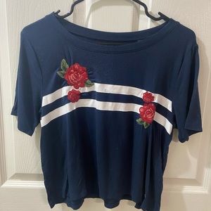 HOLLISTER NAVY ROSE SOFT CROP TEE